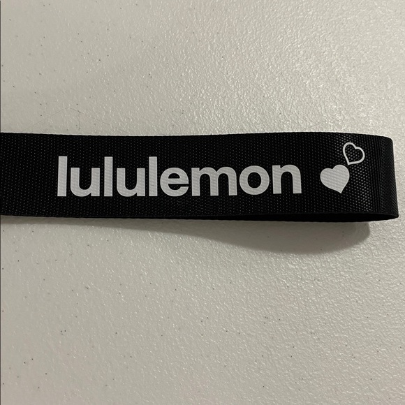 Lululemon - Heart Wristlet - NWT - Picture 4 of 9